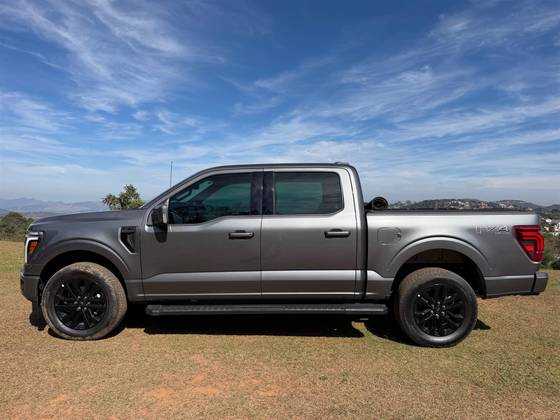 FORD F-150 5.0 V8 GASOLINA CD LARIAT BLACK FX4 AUTOMÁTICO FORD F-150 5.0 V8 GASOLINA CD LARIAT BLACK FX4 AUTOMÁTICO
